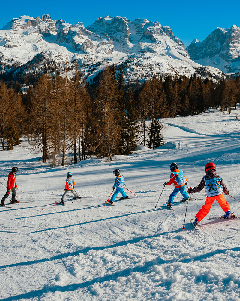 Lezioni sci bimbi nella skiarea Madonna di Campiglio Dolomiti