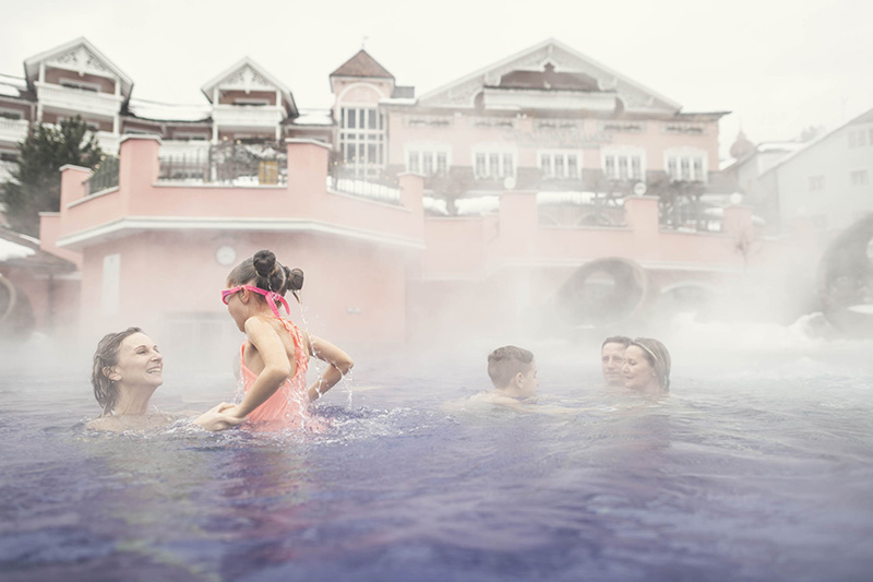 Piscine riscaldate in inverno al Cavallino Bianco di Ortisei