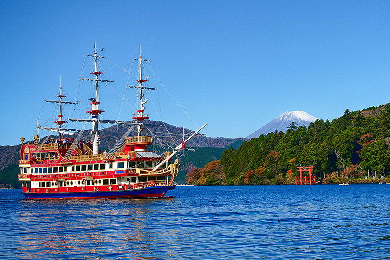 Galeone al Lago Ashinoko in Giappone