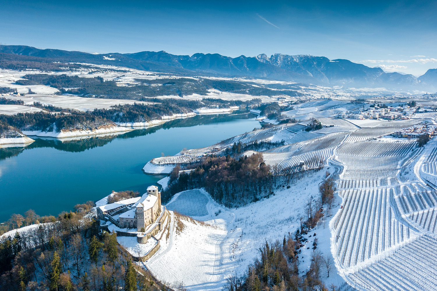 Inverno in Val di Non con bambini, panoramica neve e castello