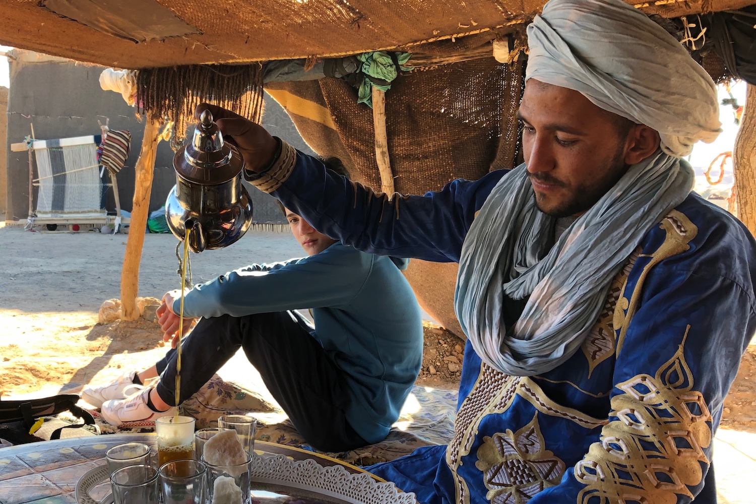 Marocco con bambini: il tè nel deserto
