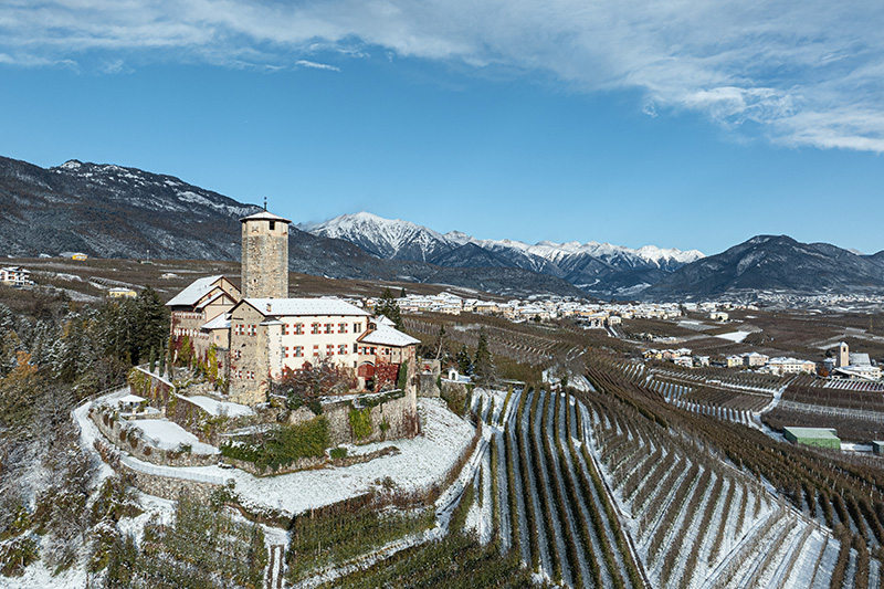 Castel Valer innevato.