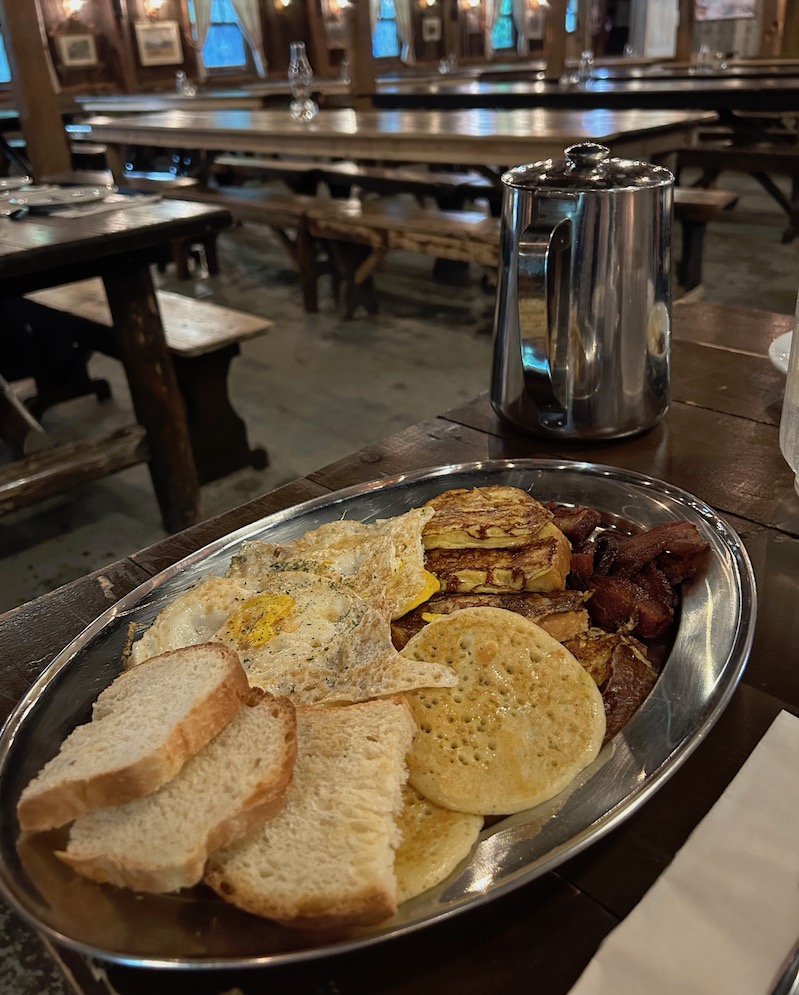 colazione salata e dolce cabane à sucre in québec