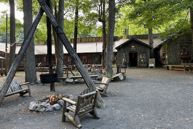 falò di fronte una cabane à sucre