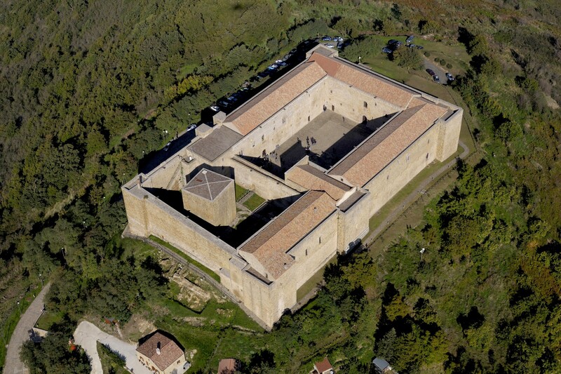 Fantastico Medioevo: Castello di Lagopesole Archivio APT Basilicata