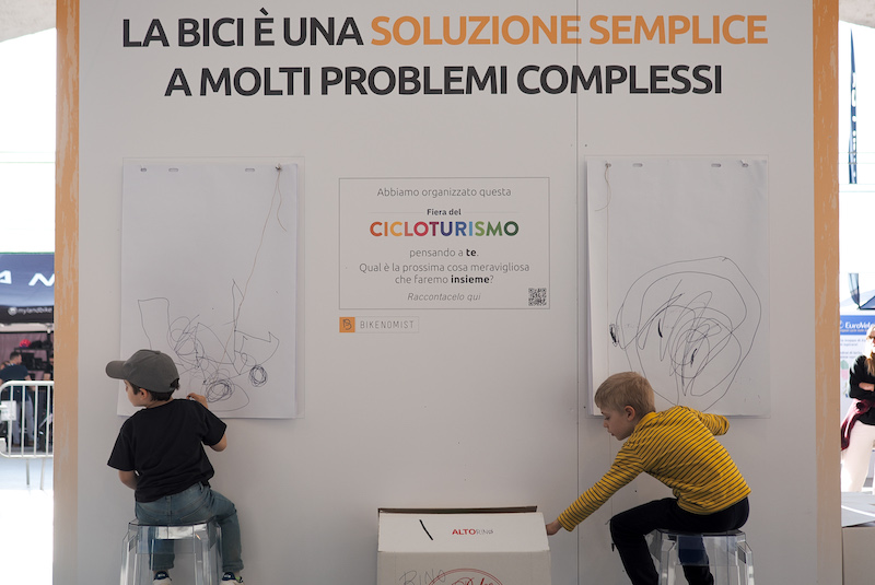 fiera del cicloturismo bambini cartellone