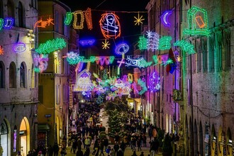 Perugia a Natale: le luminarie di Mimmo Paladino