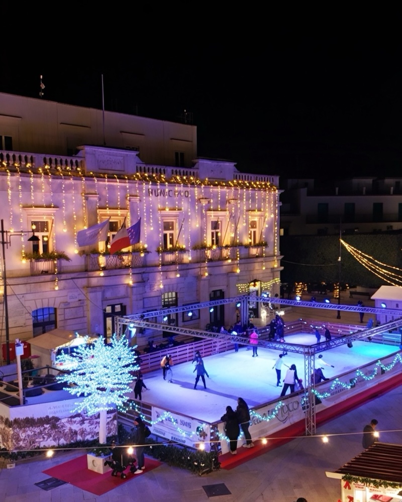 Alberobello a Natale: la pista di pattinaggio