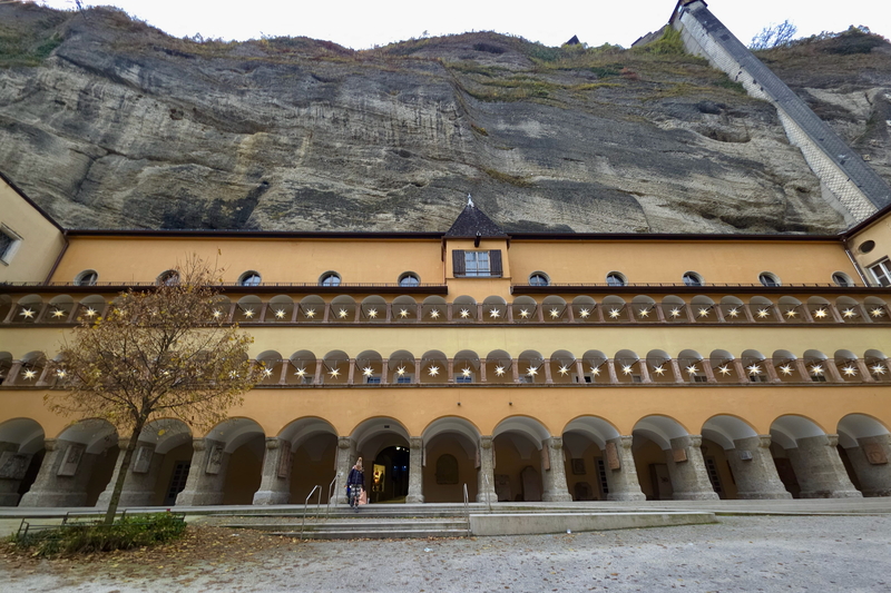 Salisburgo con i bambini: l'antico Ospedale Civico incastonato nella roccia del Mönchsberg