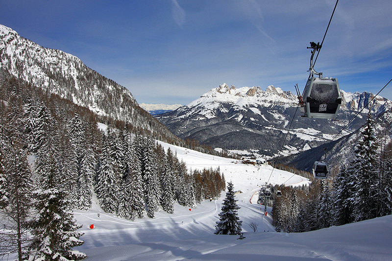 Telecabina per l'Alpe Lusia © ApT Fassa, ph. R. Bernard