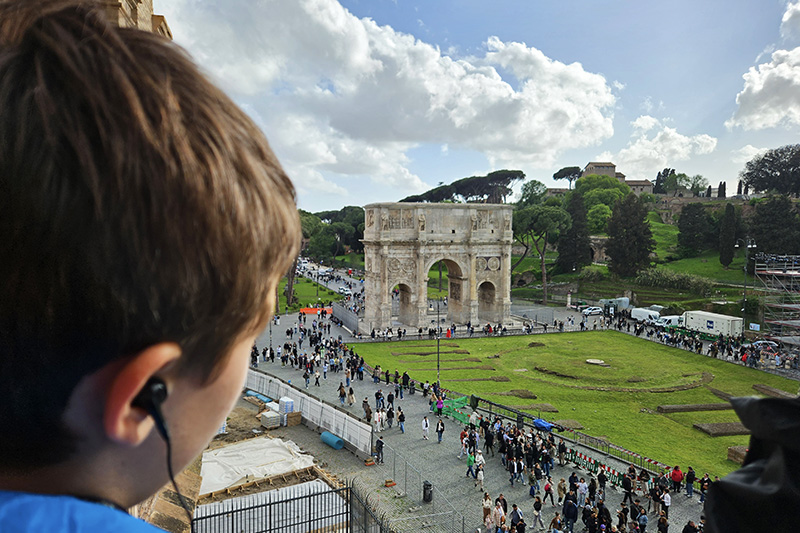 Visita guidata per bambini al Colosseo, vista dell'Arco di Costantino