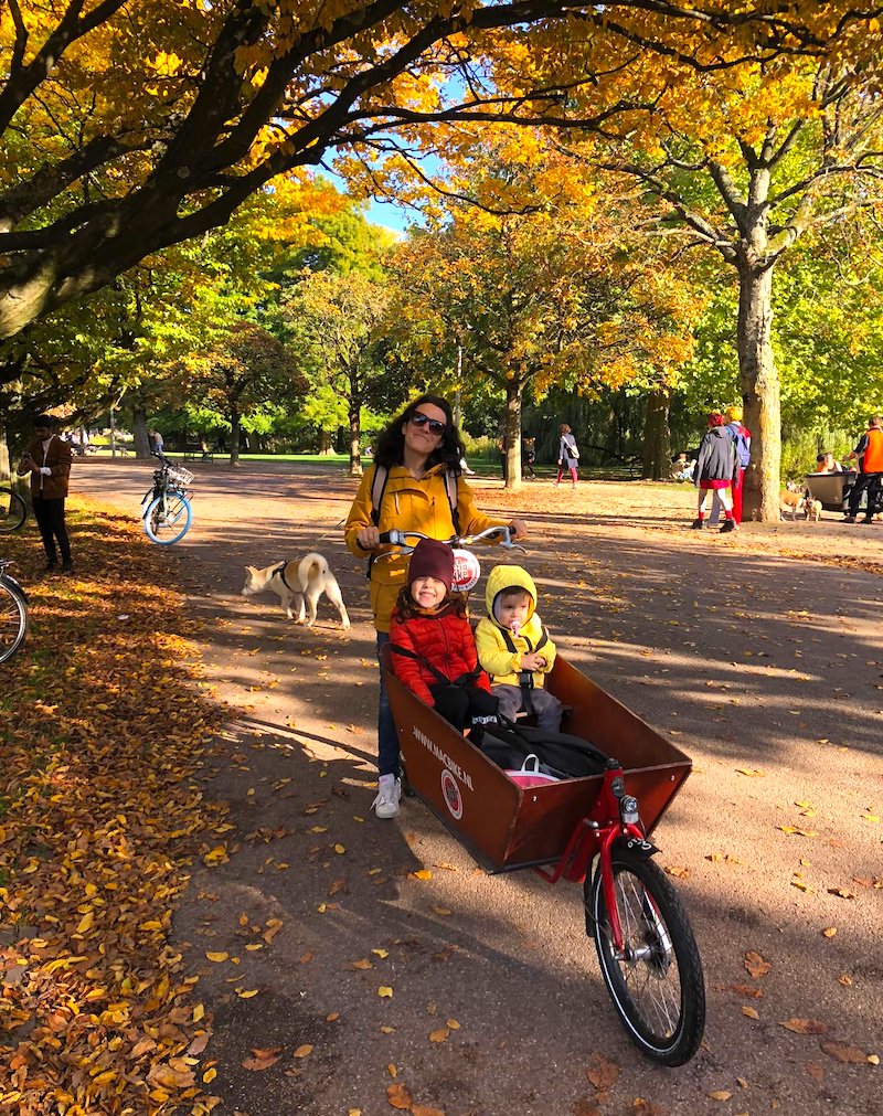 Amsterdam cargobike mamma e bambine