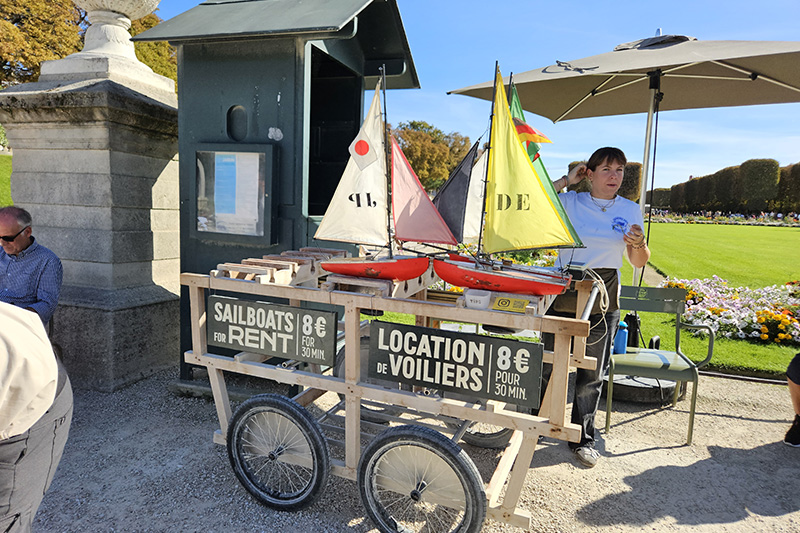 Giardini del Lussemburgo a Parigi, noleggio barche a vela