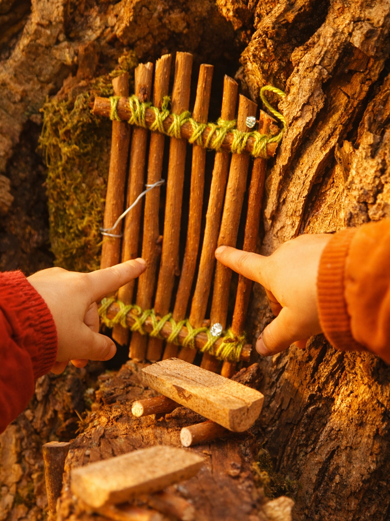 Porta di una delle casette sul Sul Sentiero degli Elfi a Ceto