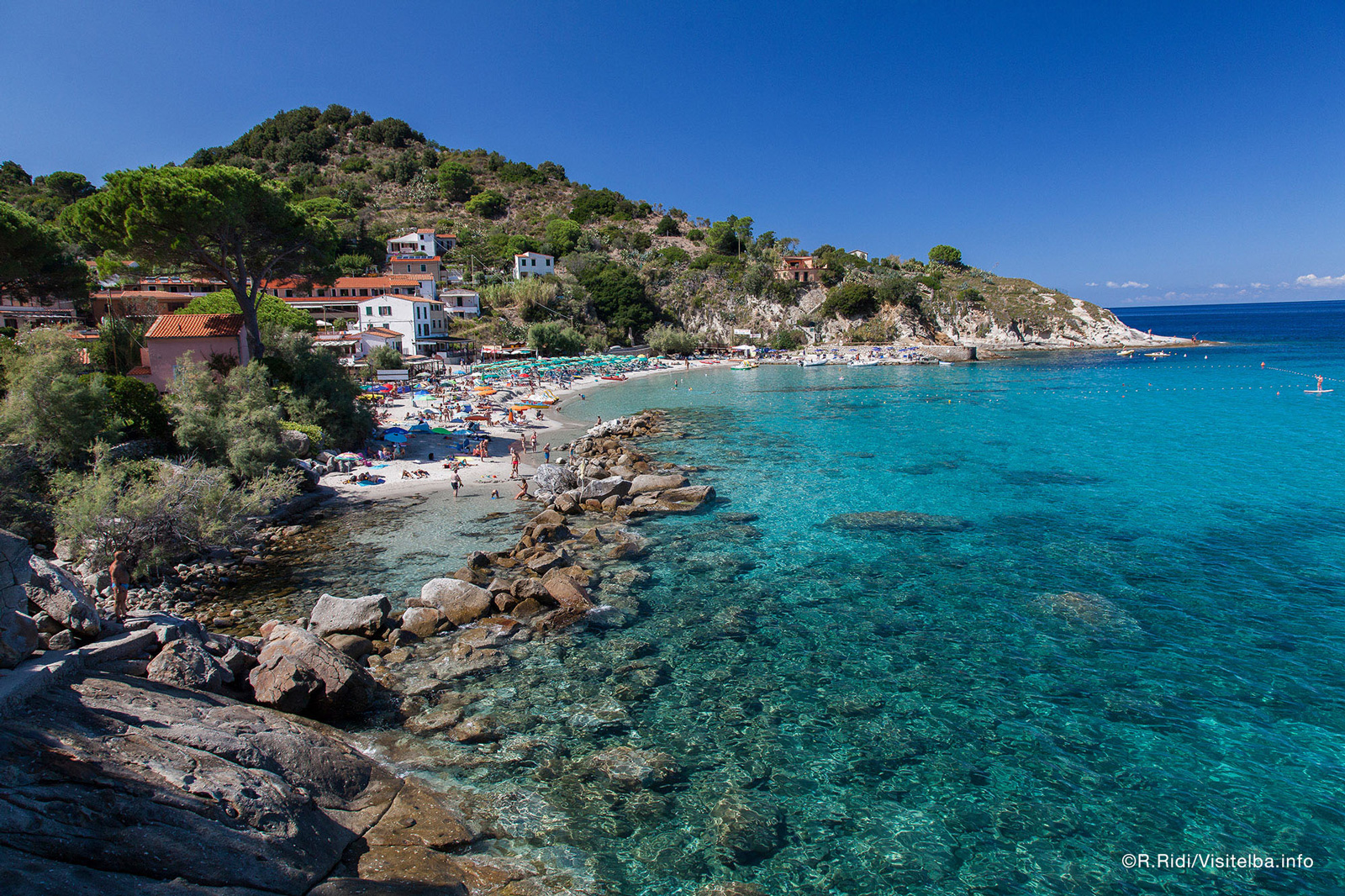 Isola d'Elba: spiaggia di Sant'Andrea tra Marciana e Marina di Campo ® R. Ridi