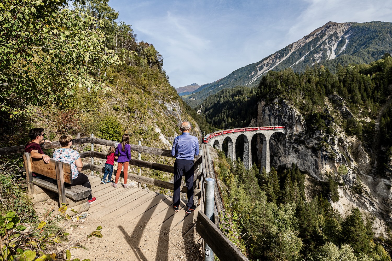 Landwasserwelt, il viadotto con trenino dell'Albula e Piattaforma panoramica Hennings