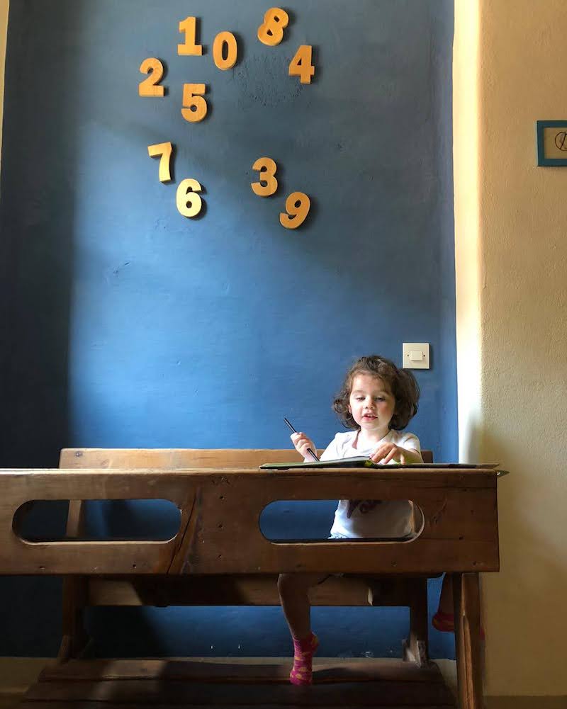 bambina b&b la scuola