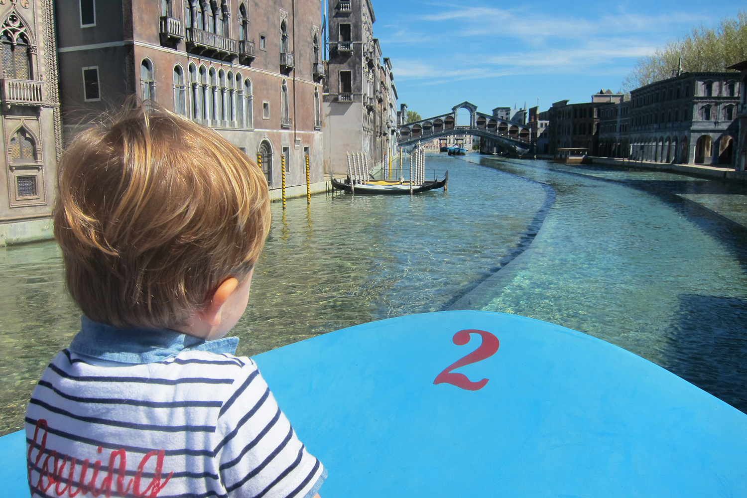 Italia in miniatura, ricostruzione del canal grande a Venezia, parchi della Romagna, con bambini