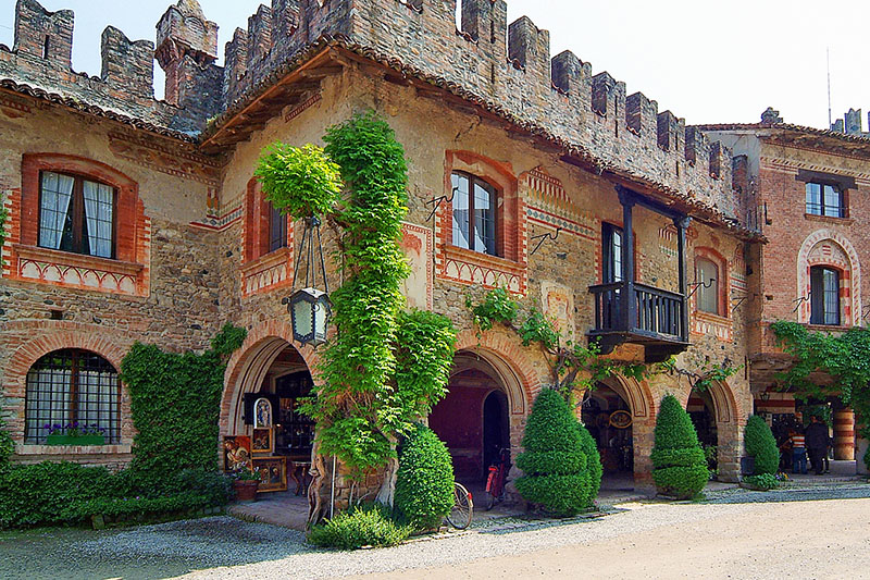 Il borgo medievale di Grazzano Visconti