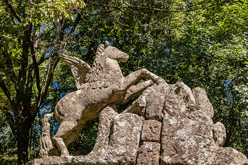Statua di Pegaso al Parco dei Mostri di Bomarzo © Ragemax