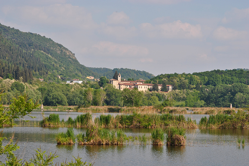 Monastero di San Pietro in Lamosa © Riserva Naturale Torbiere del Sebino