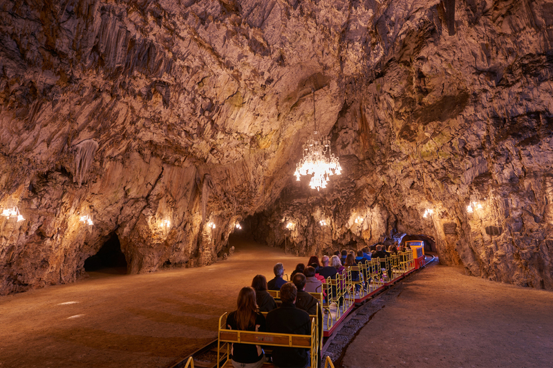 Grotte di Postumia: il Trenino nella Sala da Ballo