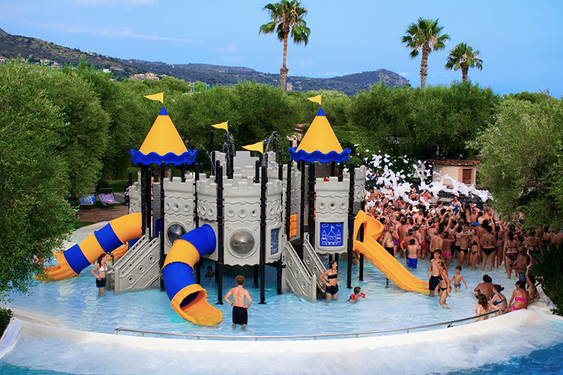 Piscina castelletto acquatico al Blue Marine Resort
