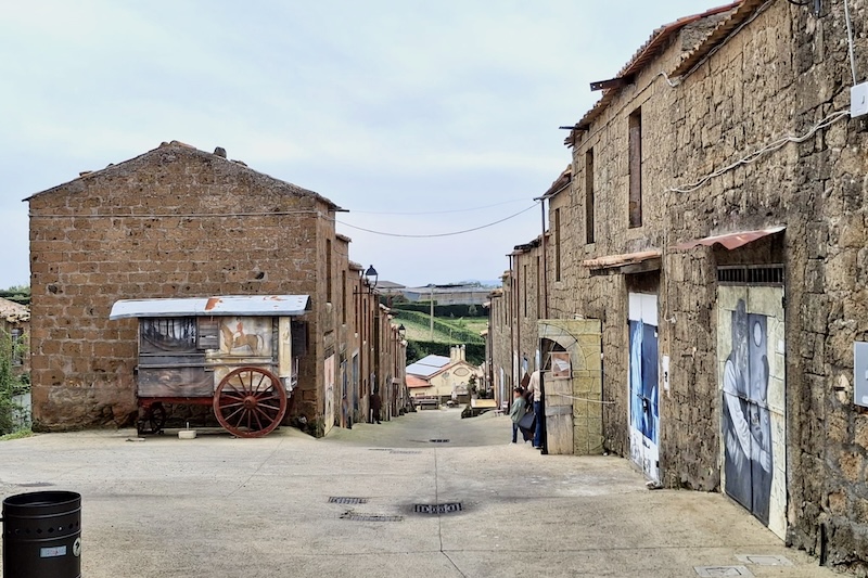 Nel borgo di Farnese tutto parla di Pinocchio. Foto di G. Stefani