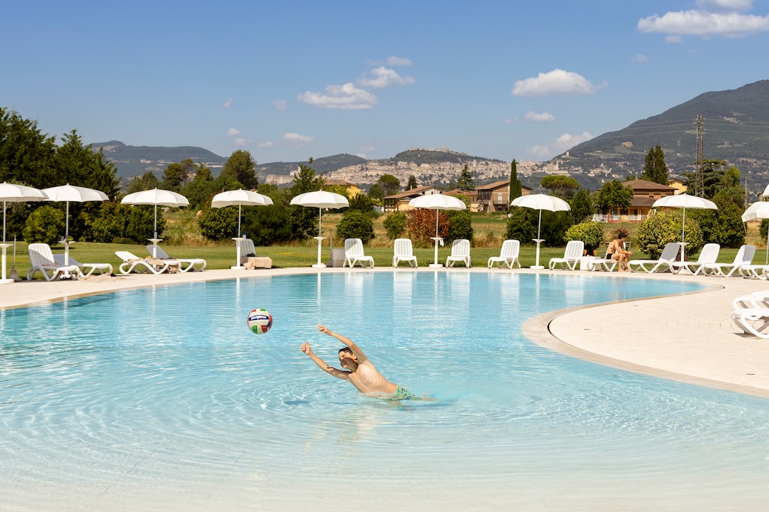 Valle di Assisi Hotel & Spa Resort per bambini, esterno piscina