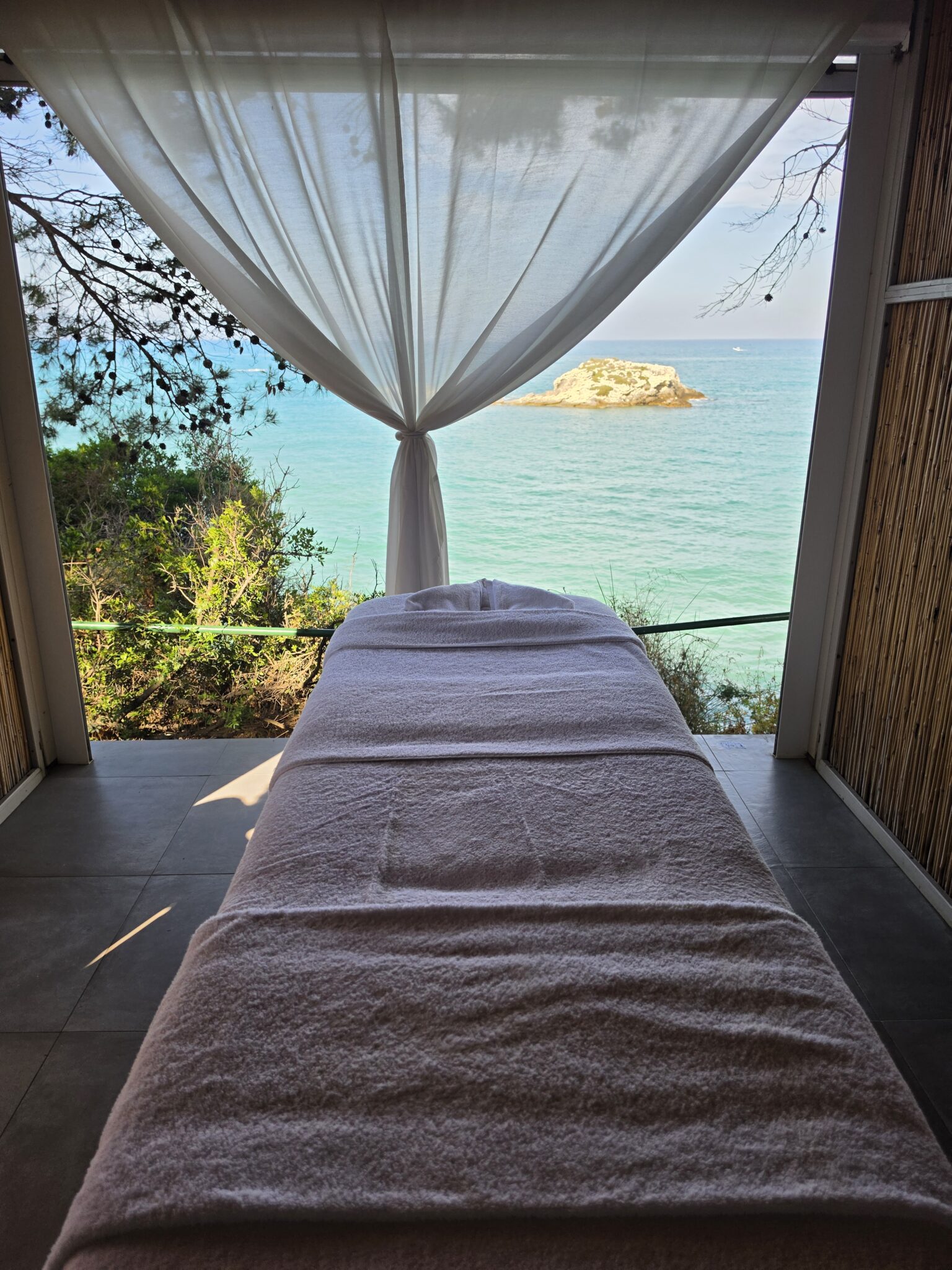 Vieste: Gattarella Family Resort. Massaggio vista mare