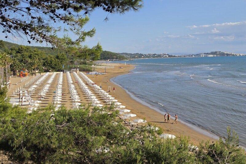 Vieste: Gattarella Family Resort. Spiaggia privata