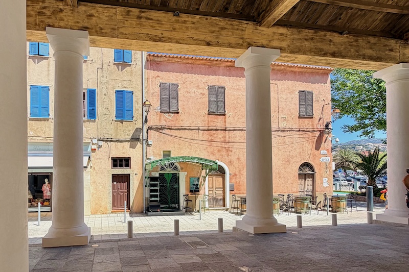 Mercato di Île-Rousse
