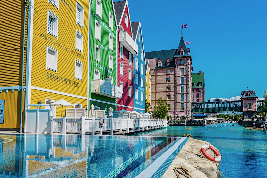 Europa-Park Hotels a Rust in Germania per famiglie, Hotel Krønasår piscina esterna infinity