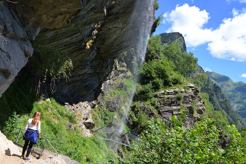 Parchi del Piemonte. Cascata Cascata del Sajont Parco Valle Antrona in Val d'Ossola con i bambini