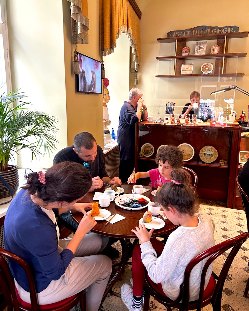 laboratorio marzapane al Café Maiasmokk famiglia