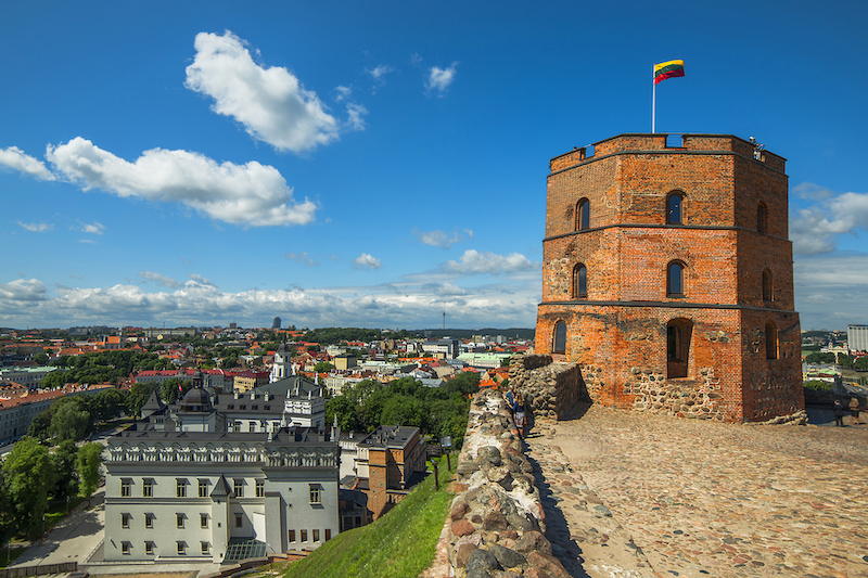 panorama torre di gediminas vilnius con bambini