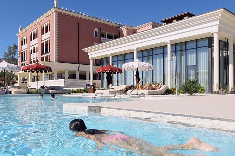 Piscine all'aperto riscaldate al Cavallino Bianco Caorle - Venezia