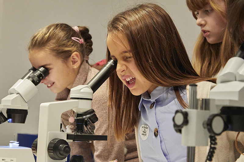 Laboratori per bambini al microscopio al Museo Galileo Firenze