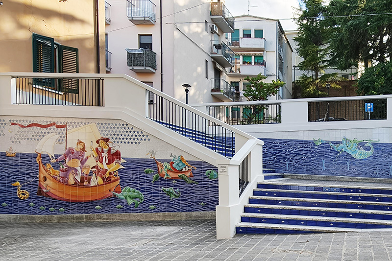 “Speriamo siano sirene”, opera in maiolica a Francavilla al Mare