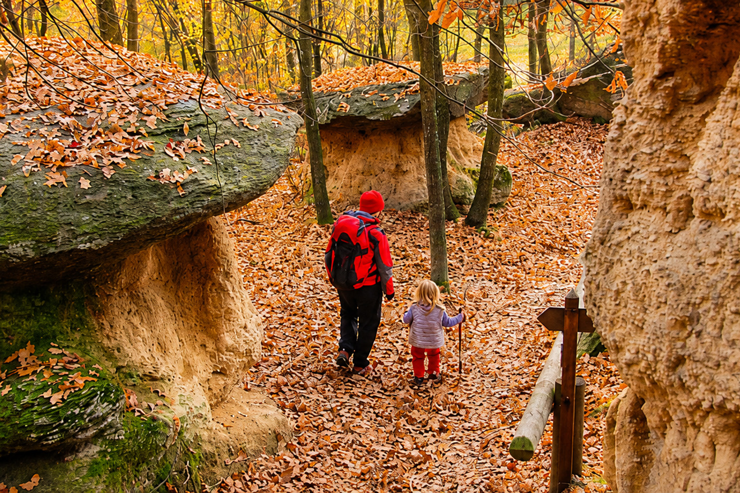 Sentiero Ciciuvagando nella Riserva Naturale Ciciu del Villar in Piemonte, gita in autunno con i bambini per il foliage