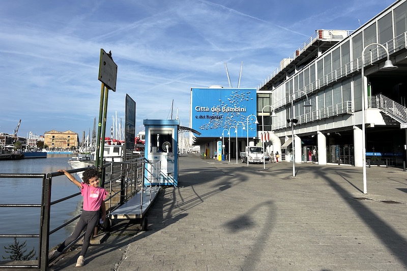 città bambini e ragazzi esterno Genova