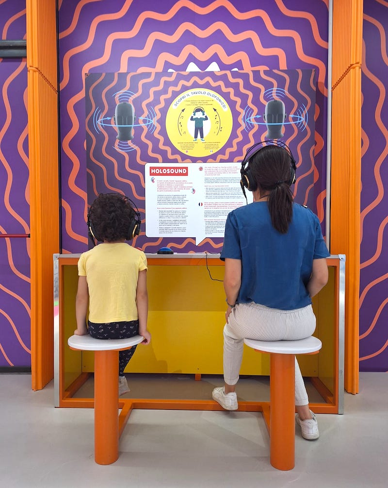 stanza udito exhibit mamma e figlia