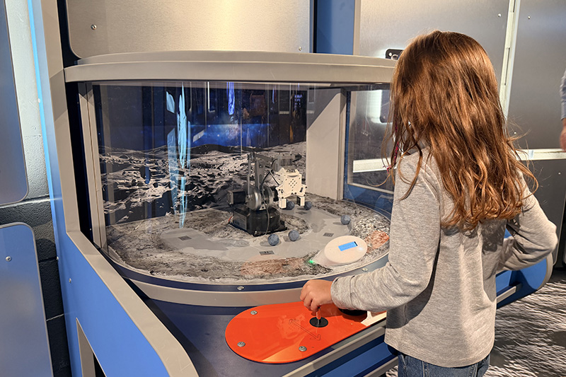 Lunar Lab a Explora