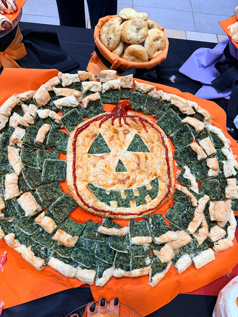 Buffet a tema Halloween durante la visita a Cinecittà World