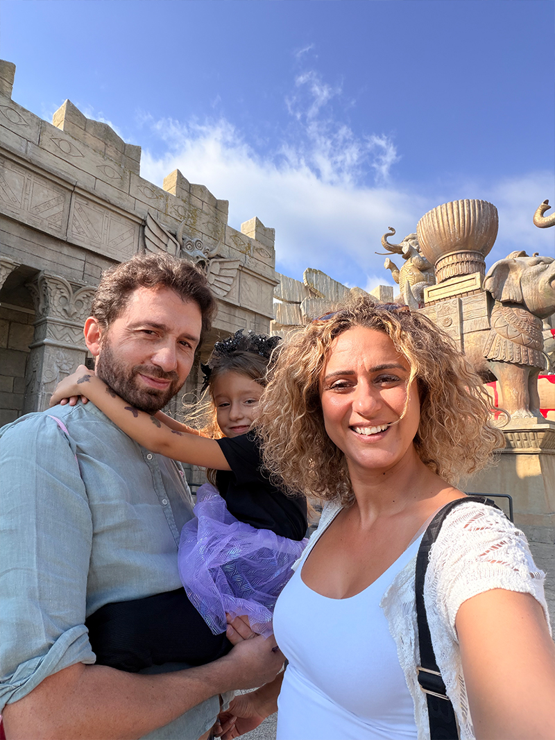 Famiglia in visita a Cinecittà World per Halloween