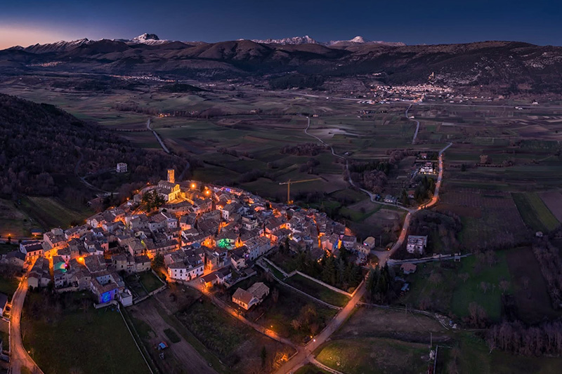 Panoramica di Tussio e delle montagne