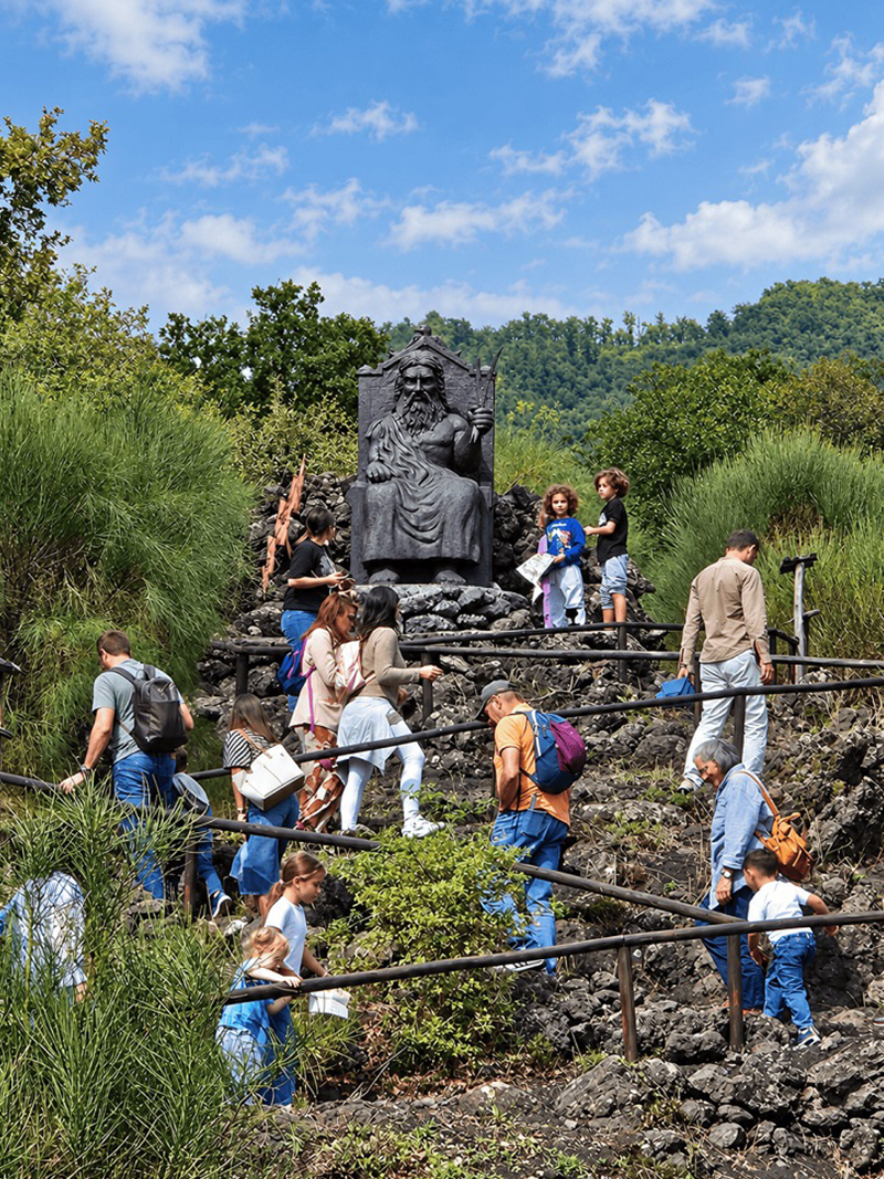 Scultura di Zeua al Parco dei Miti
