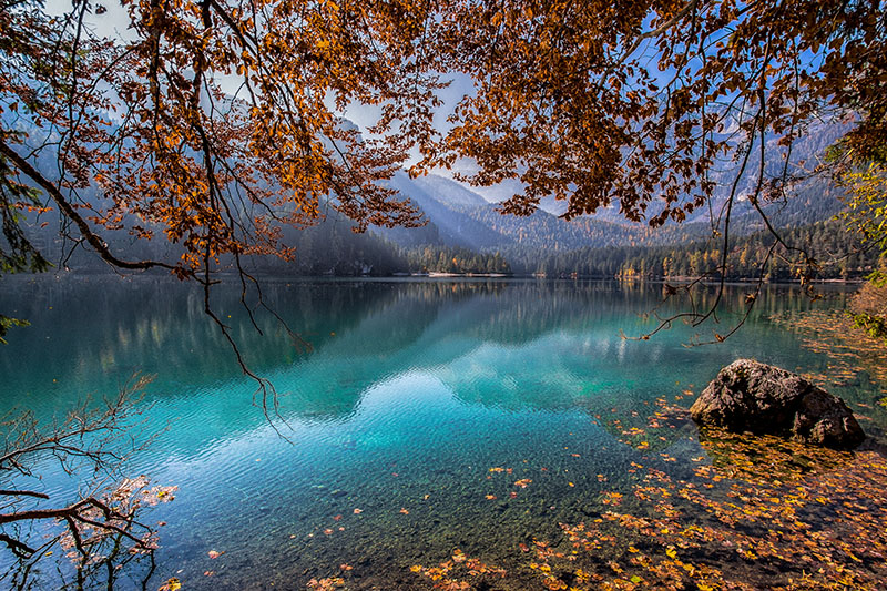 Lago di Tovel con il foliage