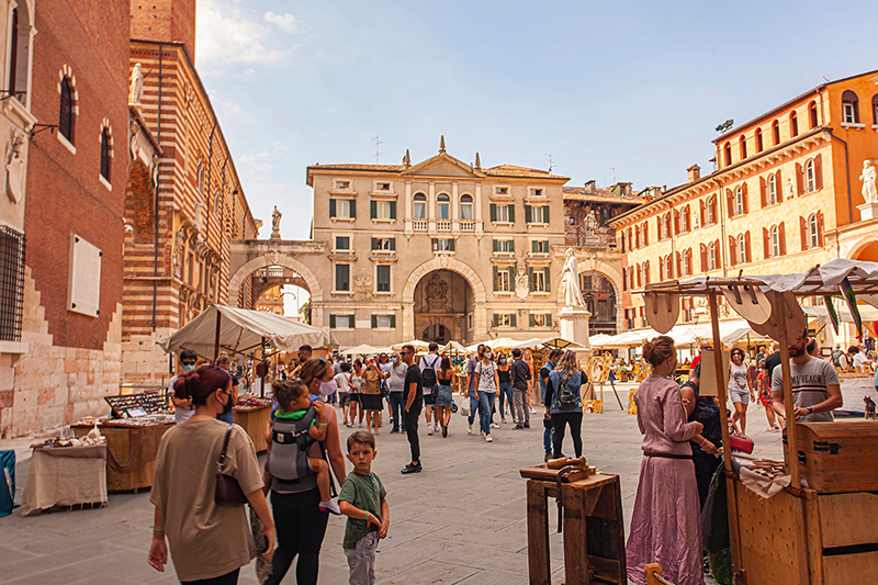Piazza delle Erba © amariprot